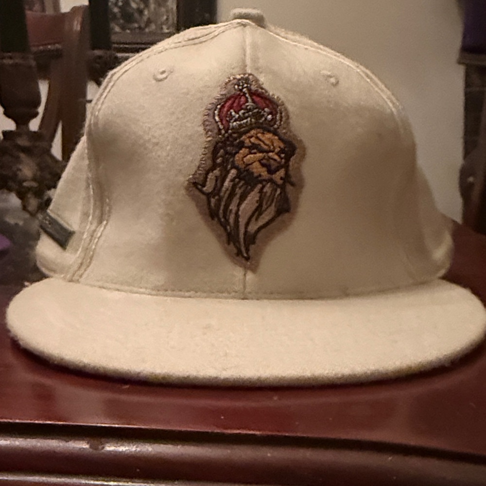 LRG fitted hat men’s size small (71/4)